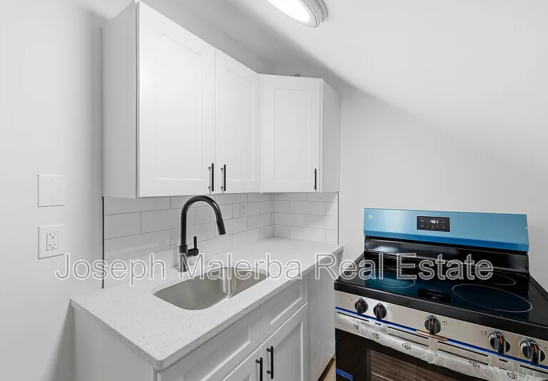 848 Bank St — Photo 9
