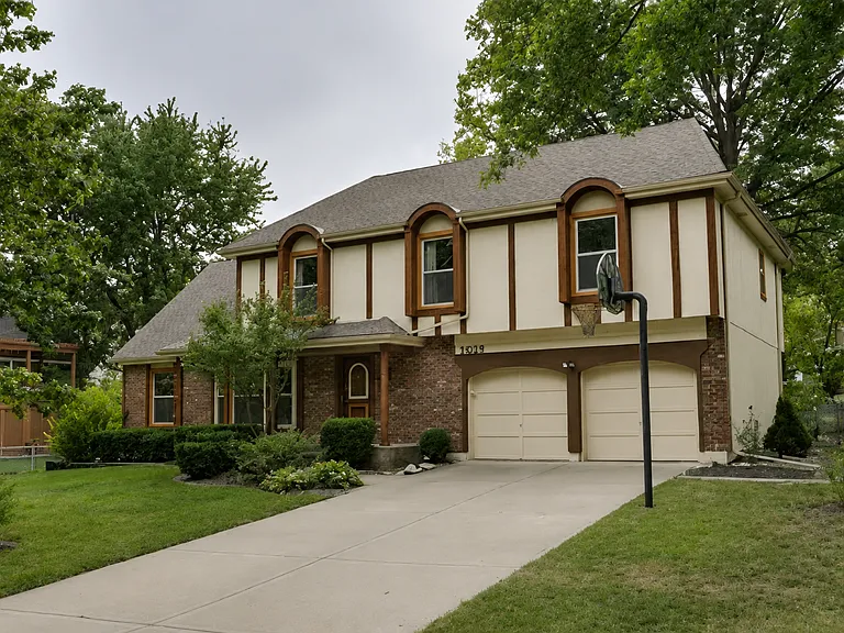 9026 Alden St — Photo 1