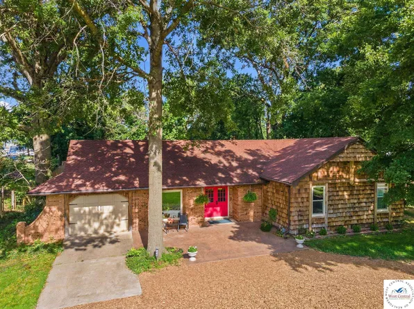 515 S 8th St, Clinton, MO 64735