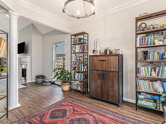 5th image of 634 Village Crest Cir