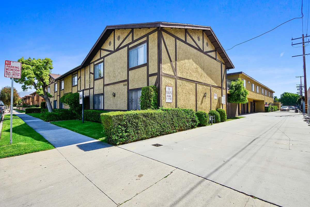 Building Photo - Nicholson Gardens