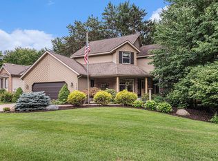 1766 Whitewood Dr SW, Wyoming, MI 49519