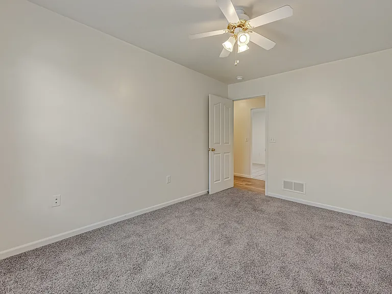 1224 Deseret Dr — Photo 6