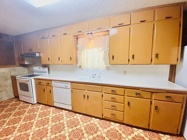 244 La Salle Dr — Photo 3