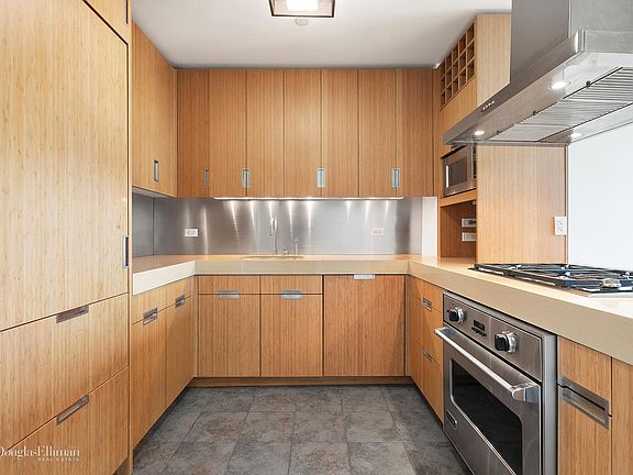 4th image of 450 W 17th St APT 1905