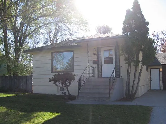 844 1/2 Parkhill Dr #1/2