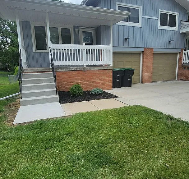 5633 Parker St — Photo 1
