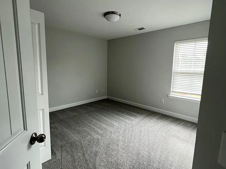 423 Fairview Cir — Photo 18