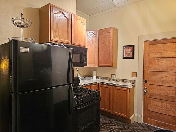 5th image of 218 W Desoto St #202