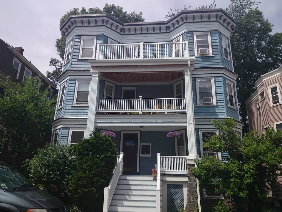 Building Photo 4