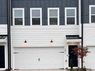 2811 Farmhouse Dr, Apex, NC 27502