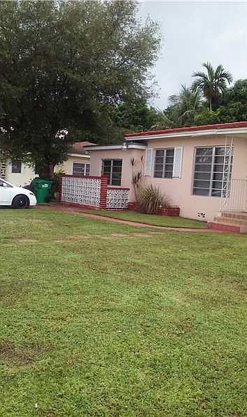 1st image of 735 NE 160th St