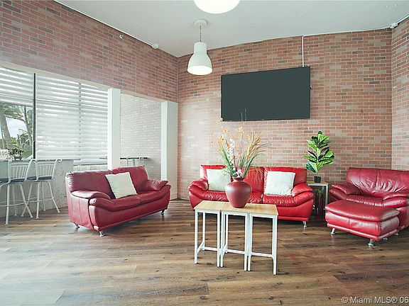 3rd image of 6345 Collins Ave APT 517