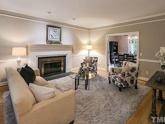 4th image of 223 Huntington Dr