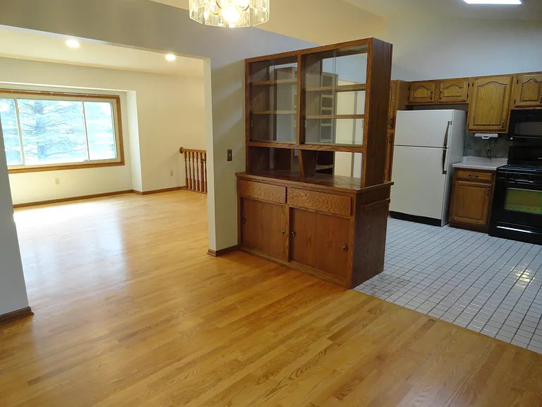 503 24th St SW — Photo 3