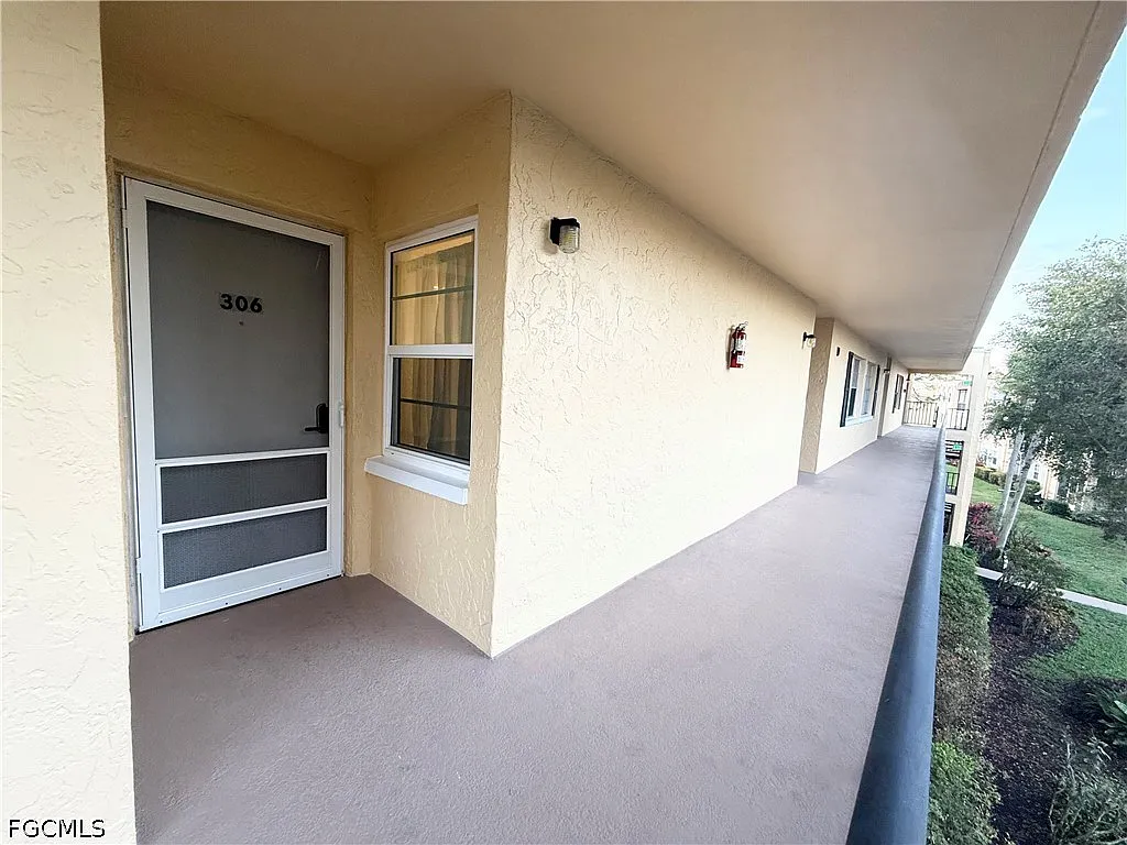 2 bed, 2.0 bath, 1000 sqft, $1,880 — Photo 2
