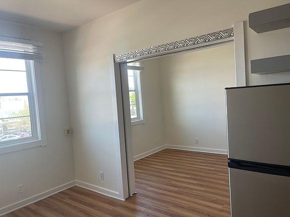 4th image of 1425 University Ave #2