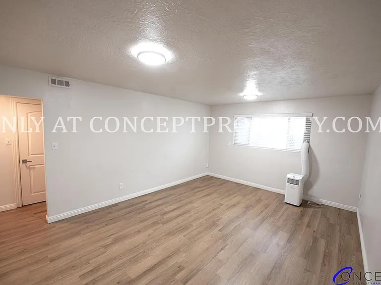 943-971 Chapel Dr — Photo 31
