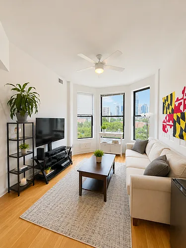 944 N Orleans St #301 Photo 1