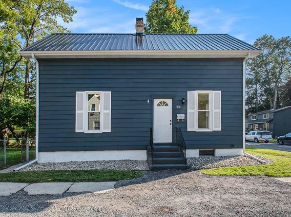 616 4th St, La Porte, IN 46350