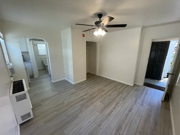 429 N Doheny Dr #D1 — Photo 8