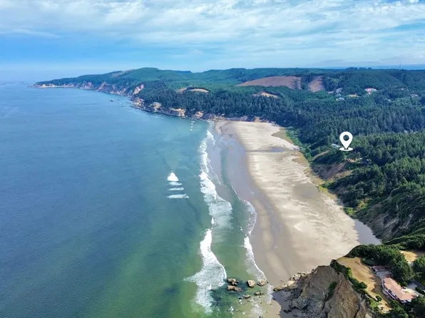 88300 Pacific Surf Ln, Bandon, OR 97411