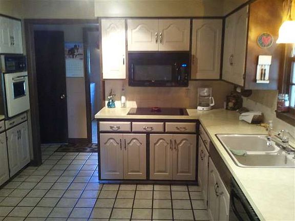 3rd image of 701 N Lake Bedell Dr