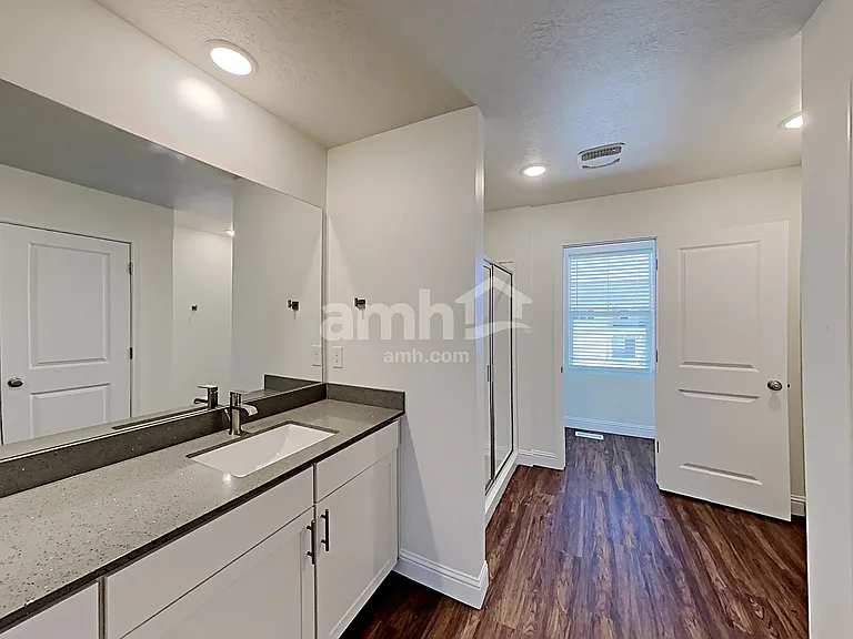 332 N Gibbons Ln — Photo 15
