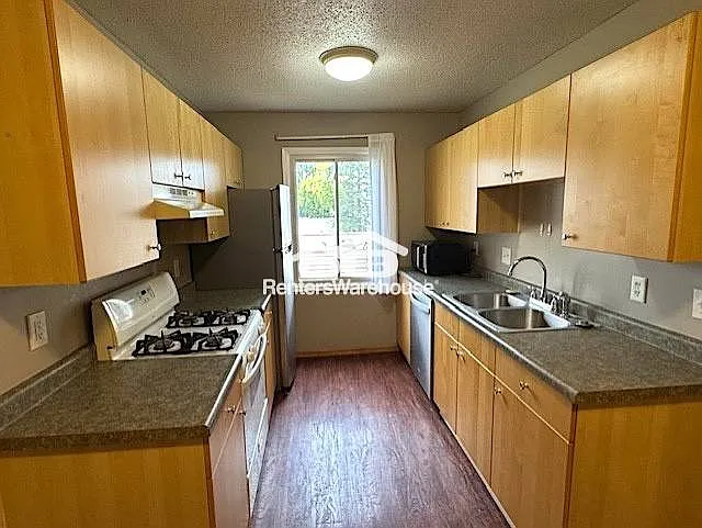 10840 Rockford Rd — Photo 3