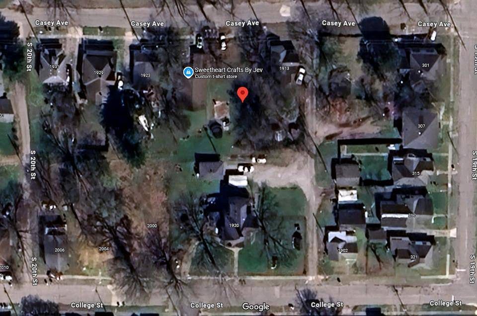 2nd image of 1917 Casey Ave