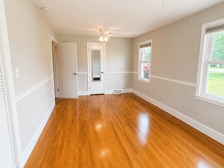 250 Castle Dr — Photo 10