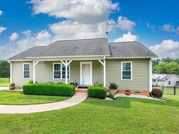 3rd image of 311 Blue Bonnet Dr