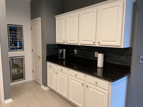 5th image of 10124 Downey Ln