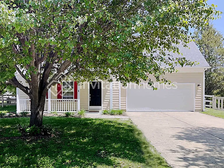 410 Queens Dr SW — Photo 1