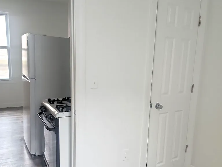 2521 S 8th St — Photo 16