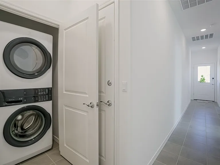 1275 Leo Ln — Photo 20