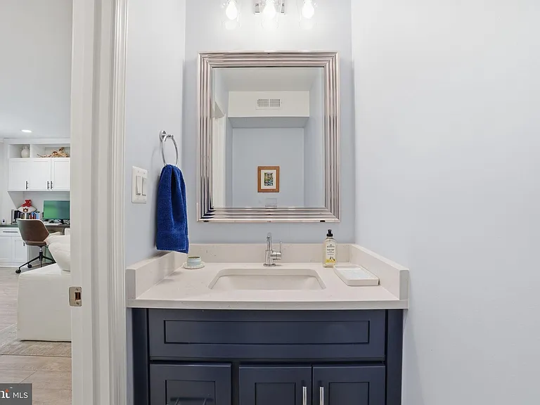 2528 S Walter Reed Dr #5 — Photo 17