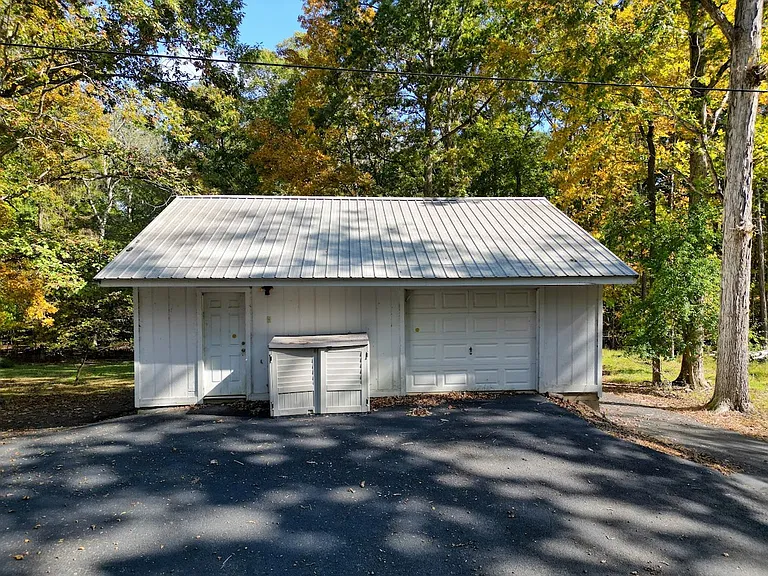 376 Peachtree Dr — Photo 5