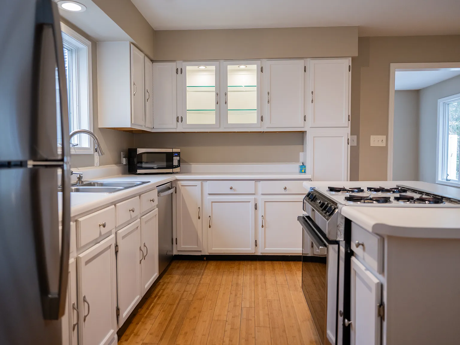 3 bed, 1623 sqft, $2,700 — Photo 2