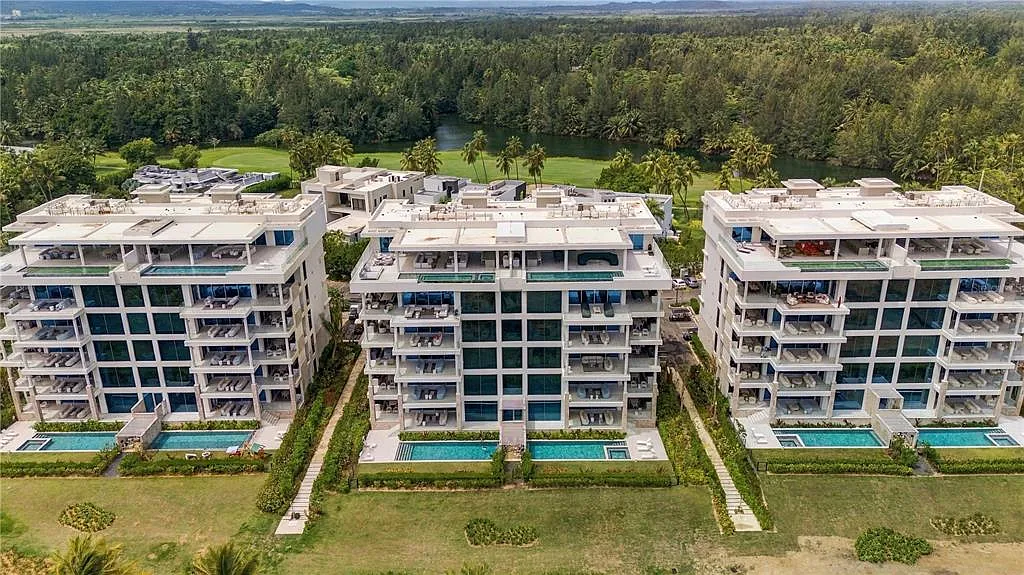4 bed, 7.0 bath, 9000 sqft, $50,000 — Photo 1
