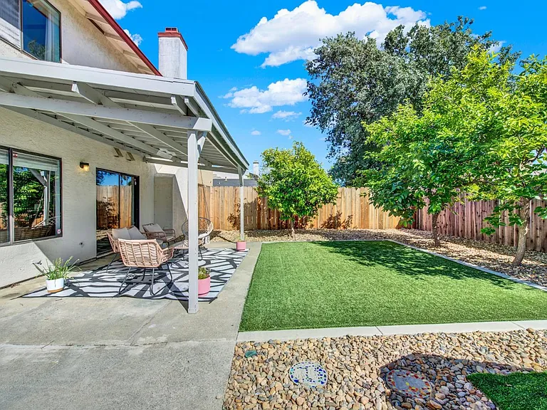 925 Brandon Way — Photo 11