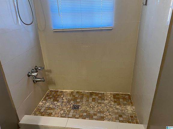 4th image of 1352 18th St SW