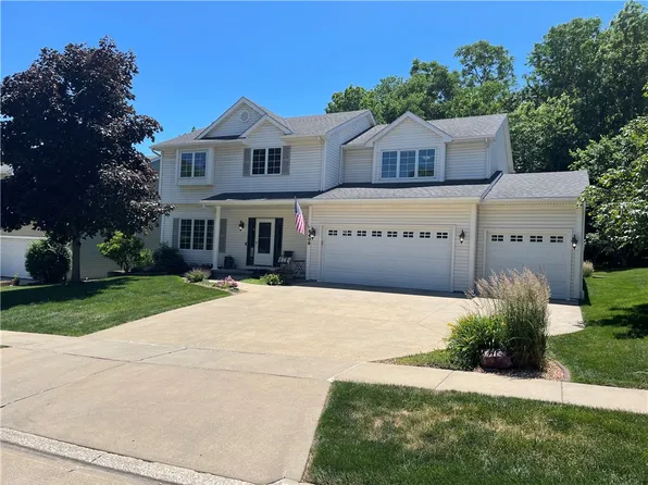 6406 Sutton Dr, Urbandale, IA 50322