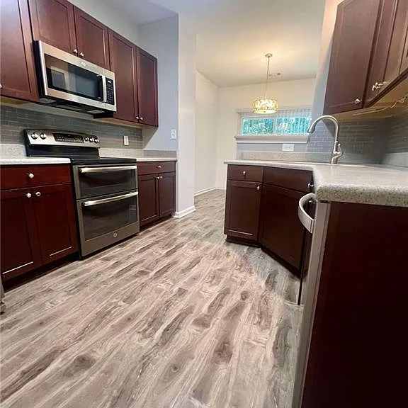 3232 Brockenhurst Dr — Photo 8