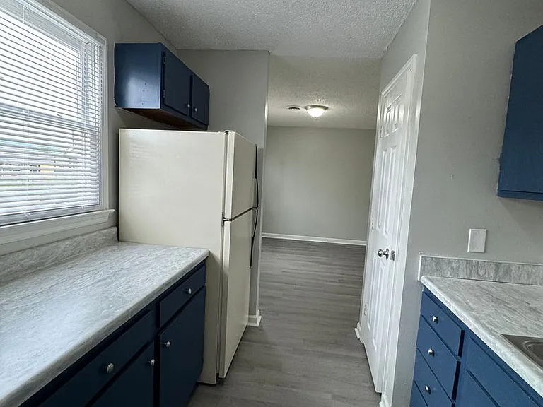 Creekview Apartments - Kingsport, TN — Photo 3