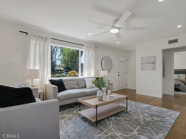 22529 Clarendon St — Photo 14