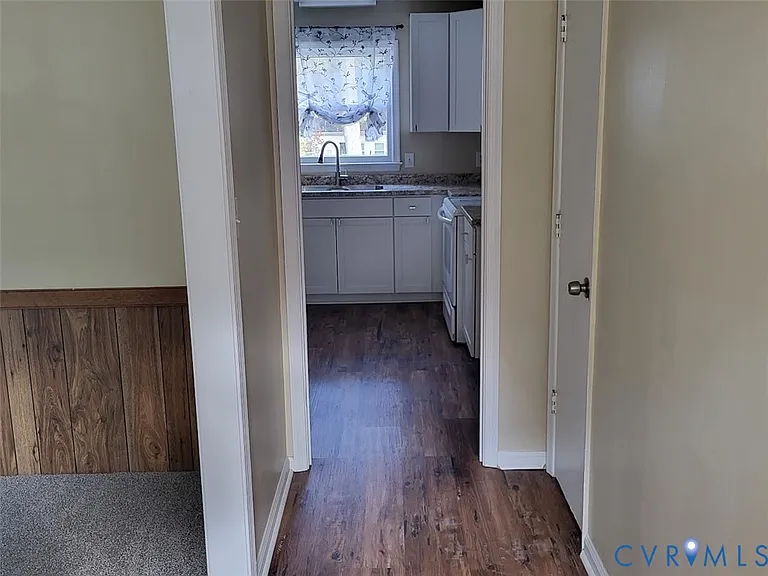 206 Spring Dr — Photo 2