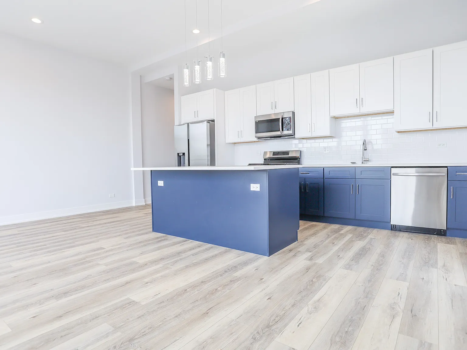 2 bed, $3,400 — Photo 4