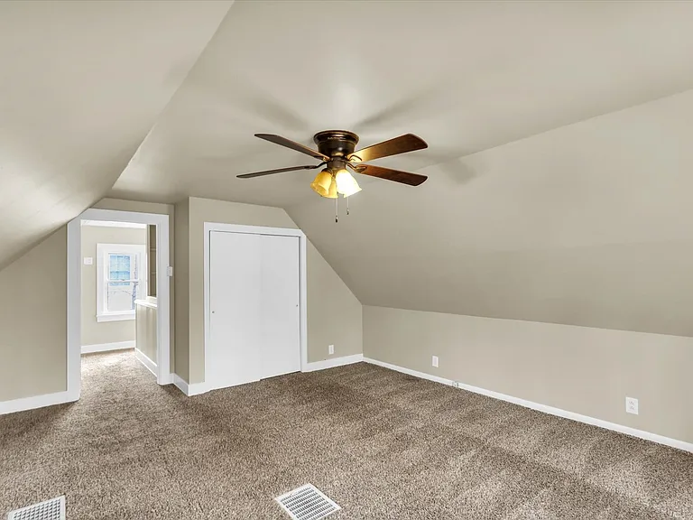 502 E Washington St — Photo 20
