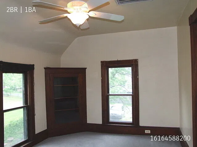 NE two bed upper at 437 Barnett — Photo 4